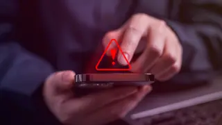 El vishing es una modalidad de estafa telefónica en la que el perpetrador se hace pasar por empleado del banco